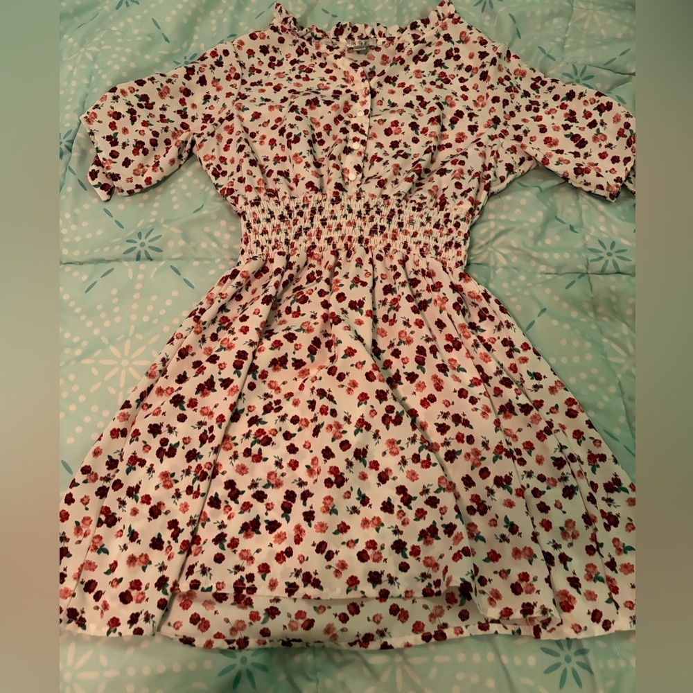 White dress with pink/red roses (size s)